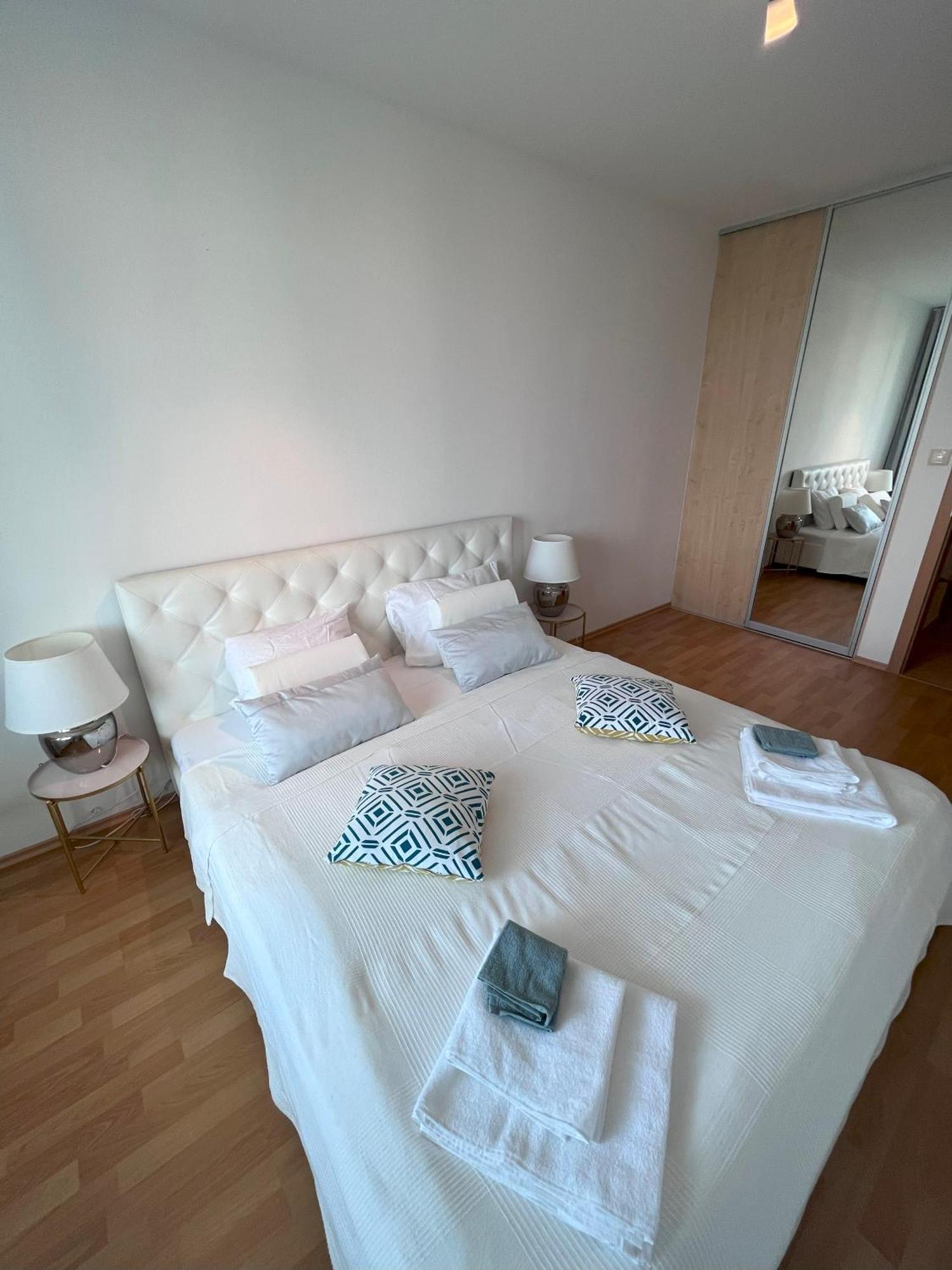 2 Room Apartment With Terrace, New Building, Jegeho Pressburg Exterior foto